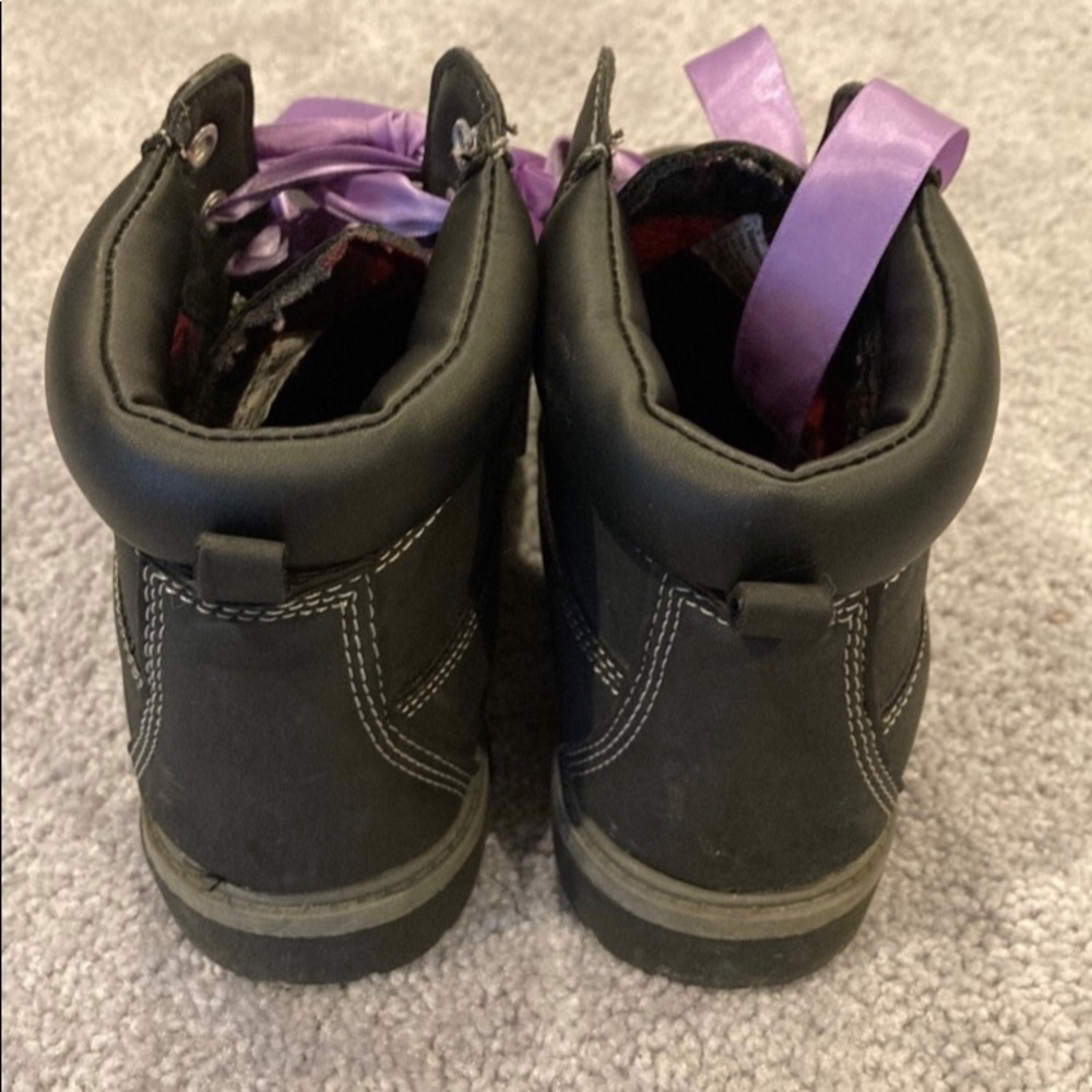 Black Boots Size 6 - Picture 3 of 5